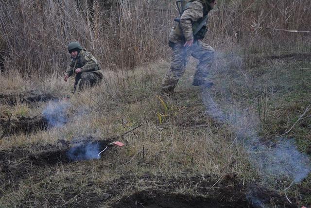 Николаевские десантники провели учения с боевой стрельбой 11