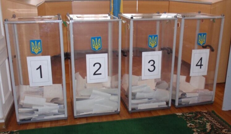 56% українців проти проведення виборів в Україні до завершення війни, 28% – за, - опитування "Центру Разумкова"