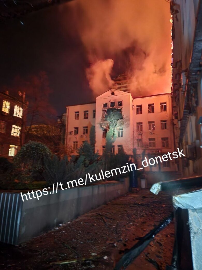 Окупанти заявляють про обстріл Донецька, палає приміщення управління залізниці 03