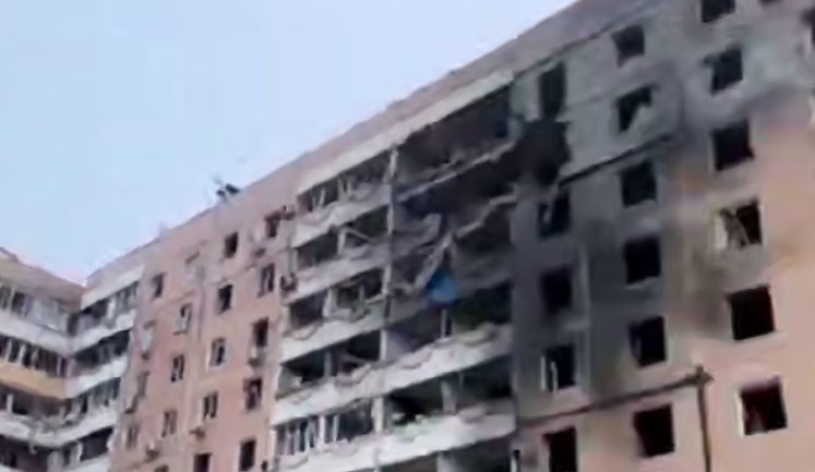 Russian forces strike Zaporizhzhia with KABs: residential building hit. VIDEO