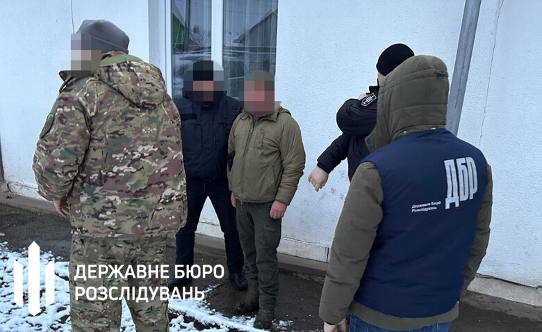 На Львівщині ДБР викрило зловмисників, які крали пальне з військової частини