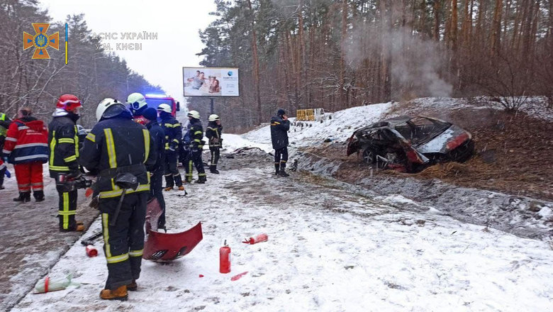 ДТП із пожежею сталася у Києві - загинула людина, дитину доправили до лікарні, - ДСНС 02