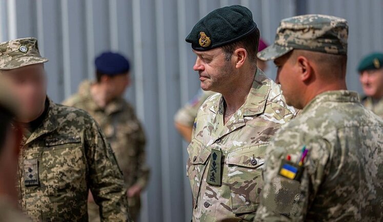 Глава Генштабу ЗС Великої Британії Сандерс відвідав українських військових, які проходять навчання під керівництвом британських інструкторів. ФОТО