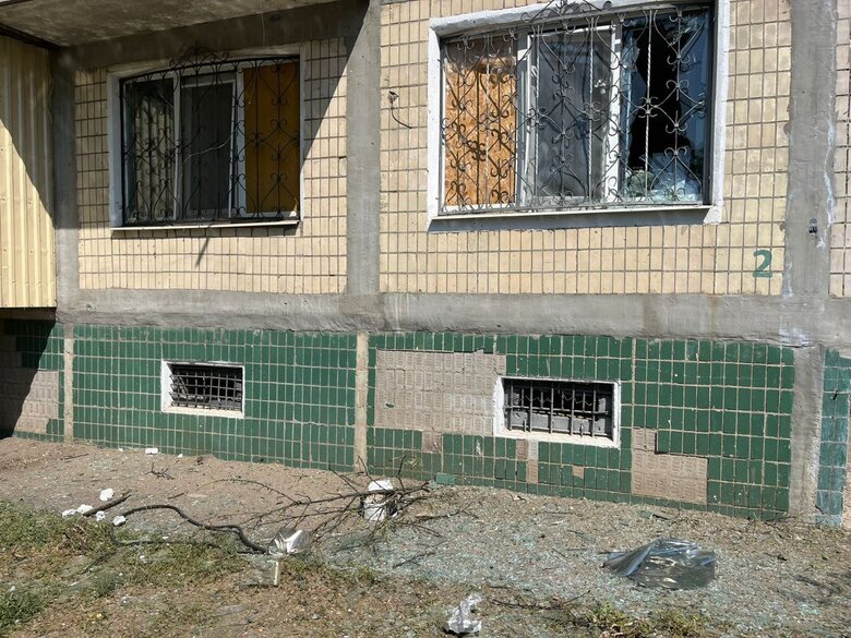 Впродовж дня окупанти били по Нікопольщині дронами та артилерією. Пошкоджені будинки, підприємство, сталося кілька пожеж