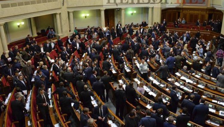 Hroisman raised MPs’ salaries by almost three times by his final decree as Rada speaker. DOCUMENT