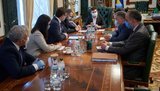 На міжнародний ринок мають виходити не тільки великі підприємці, а й середній і малий бізнес, - Зеленський