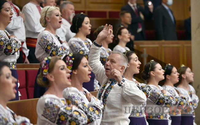Усі обіймаються та обмінюються любязностями, Тимошенко шепочеться, Порошенко задумливий, Разумков розводить руками, - день роботи Ради 7 вересня 08