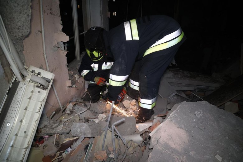 Dnipro: Russian strike on a residential building, two people missing