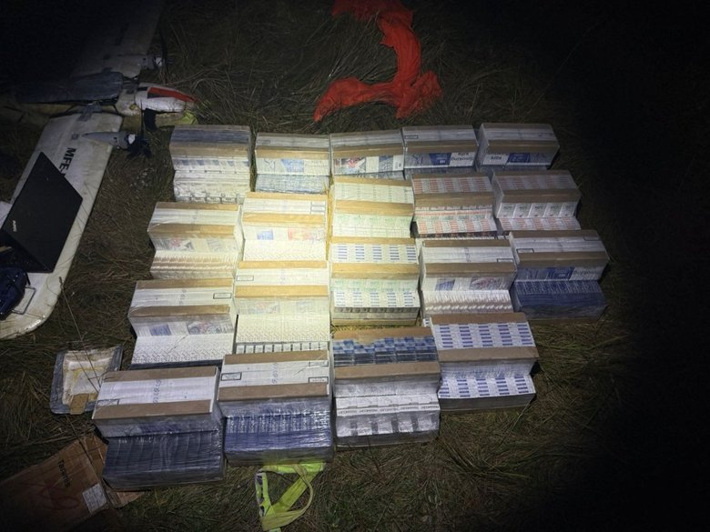 На Львівщині викрили батька і сина, які запускали дрони з контрабандними сигаретами до Польщі