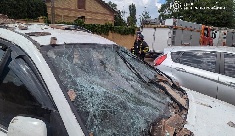 Ворог ударив "шахедом" поряд із будівлею ТЦК у Кривому Розі, втрат серед особового складу немає, поранено цивільних, - Сухопутні війська