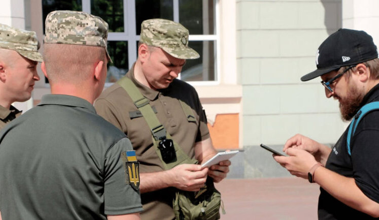 ТЦК за кордоном не вручатимуть повістки, - Міноборони. ВIДЕО
