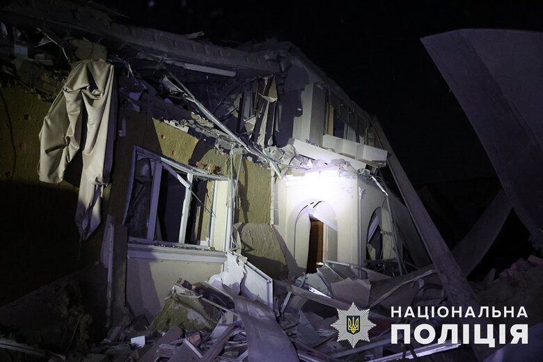 Окупанти руйнують будинки на Донеччині