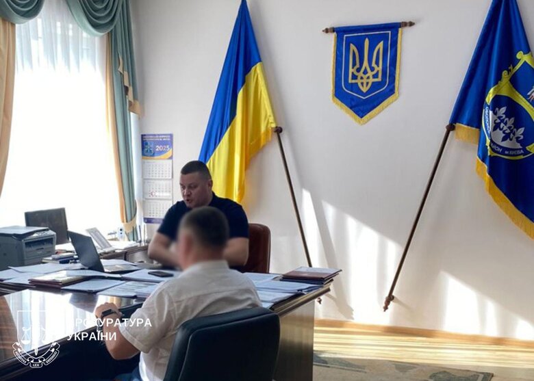 Пропонували допомогти з відтермінуванням ВЛК