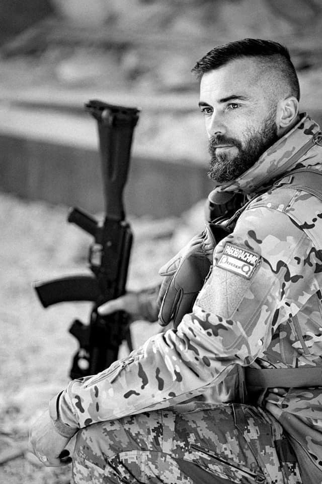 С воином Алексеем Дяговцем, погибшим во время боевого задания на Херсонщине, простились в Чернигове 02