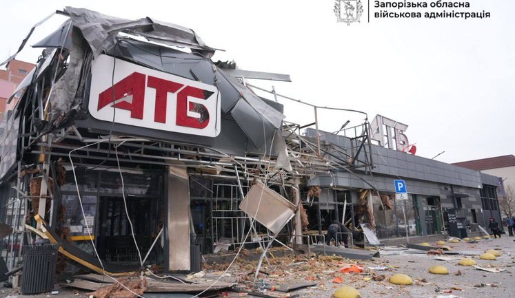 Russian troops hit supermarket in Zaporizhia: 6 injured, including child, attack continues (updated). VIDEO+PHOTOS