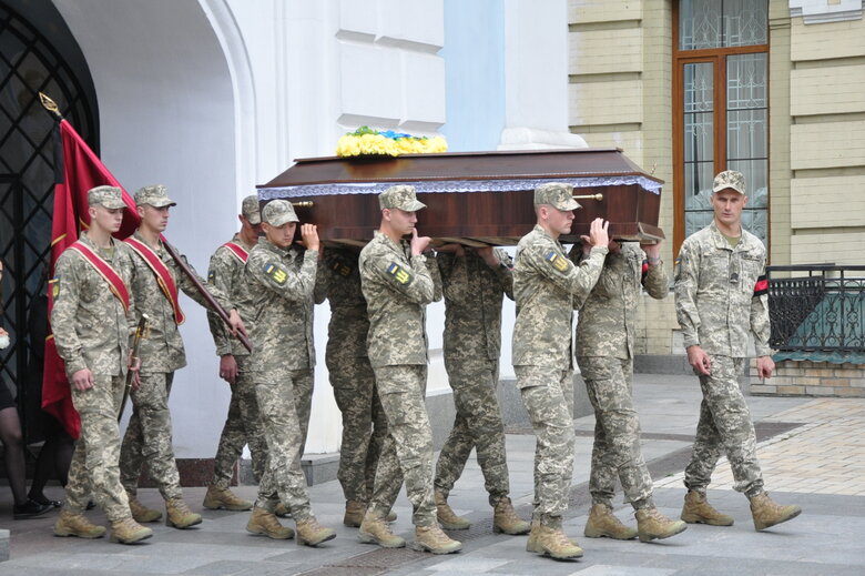 Зі спецпризначенцем Тенгрі, який загинув у бою з окупантами, попрощалися в Києві 21