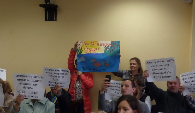 Апелляционный суд отменил арест озера Утиного в Киеве в угоду застройщику. Депутаты намерены вынести этот вопрос на сессию Киевсовета. ФОТОрепортаж