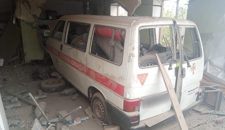 Окупанти вдарили з РСЗВ по Високому на Херсонщині: Пошкоджено підрозділ місцевої пожежної охорони та понад 10 транспортних засобів. ФОТОрепортаж