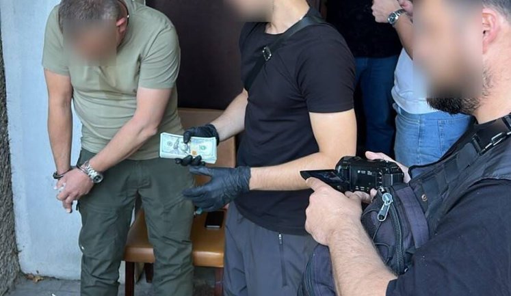 Начальника Миколаївського ТЦК, підозрюваного в одержанні $15 тисяч хабаря, відсторонили від посади, - ОГПУ