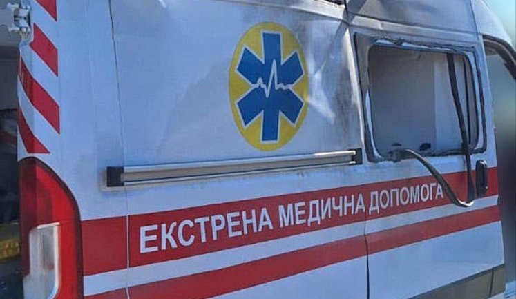 Рашисты атаковали в Херсоне скорую, прибывшую на вызов: пострадали медики