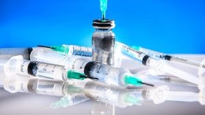 Календарный план предусматривает бесплатную вакцинацию 14,4 миллиона украинцев до декабря. ИНФОГРАФИКА