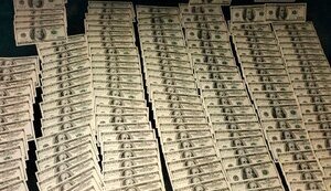БЕБ викрило злочинну групу, яка збувала фальшиві долари на Львівщині