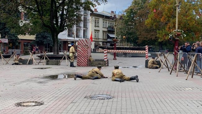 Бій воїнів УПА із солдатами НКВС відтворили в центрі Івано-Франківська 07