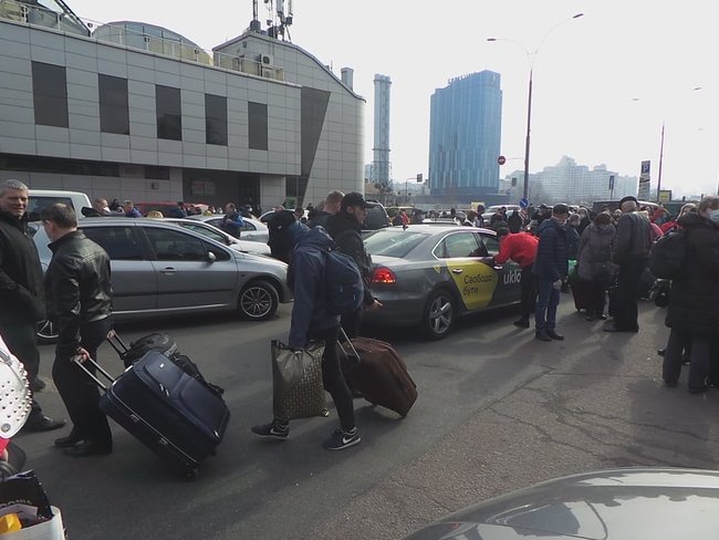 Спецпоїзд Москва-Київ привіз українців на Батьківщину 27