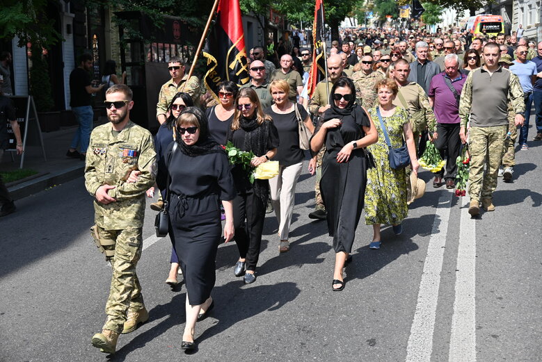 Із полковником, депутатом Київради від ЄС Сергієм Ільницьким (Сокіл), який загинув у бою проти рашистів у лавах піхоти 28 ОМБр, попрощалися в Києві 40