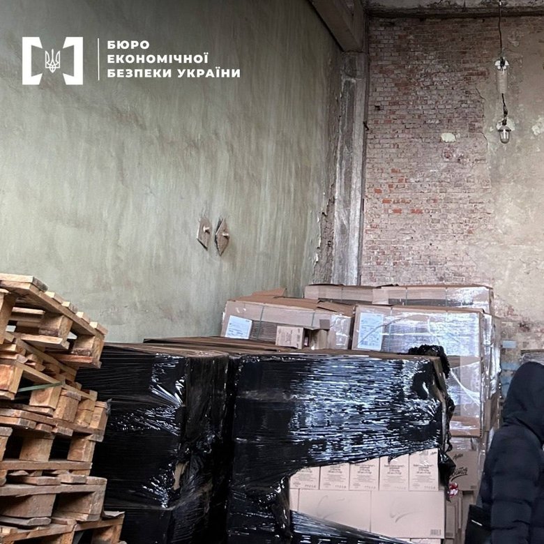 БЕБ знайшло підпільне виробництво підробних вафель 