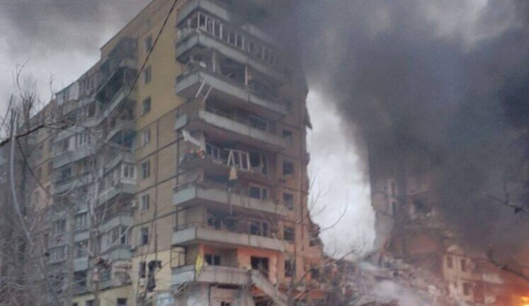 Russians hit 9-story building in Dnipro. One entrance is completely destroyed, people are under rubble. PHOTOS