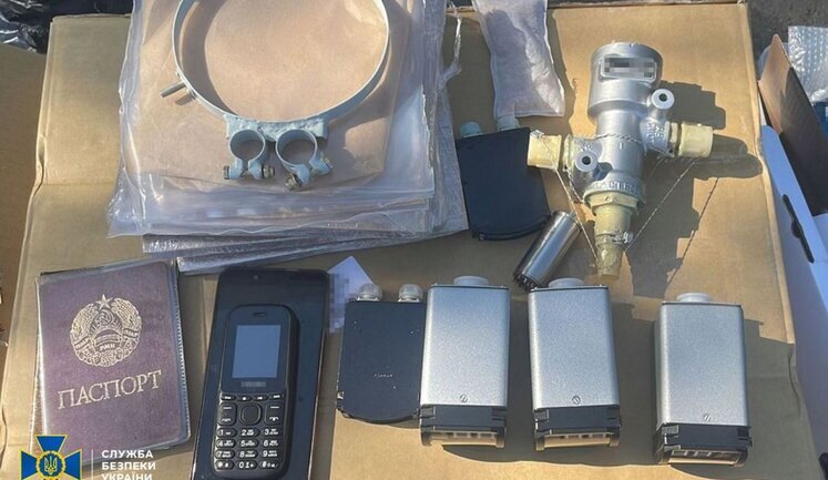 СБУ задержали трех дельцов, которые планировали вывезти за границу запчасти для авиадвигателей для истребителей МиГ-29. ФОТОрепортаж