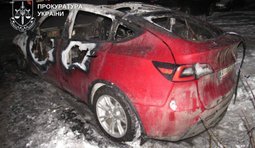 A young man and woman burned three Teslas on order in Kyiv