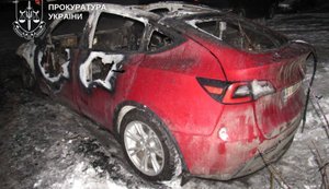 Young man and minor girl burned three Tesla cars in Kyiv on order, - prosecutor’s office. PHOTOS