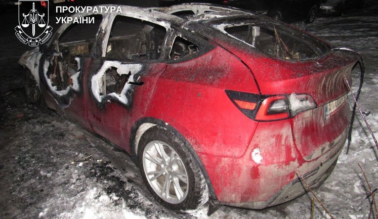 Young man and minor girl burned three Tesla cars in Kyiv on order, - prosecutor’s office. PHOTOS