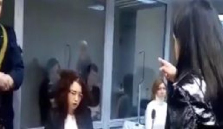 "Навіщо ви прийшли в мою країну вбивати? Через вас загинуло 20 тисяч людей!", - переселенка з Донецька російським ГРУшникам Єрофєєву та Александрову. ВІДЕО
