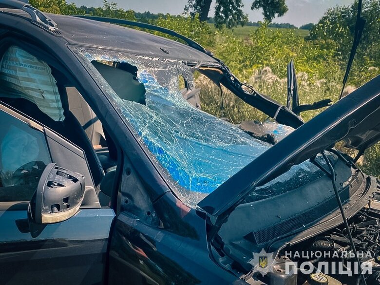 Окупанти вдарили FPV-дроном по цивільній автівці на Сумщині