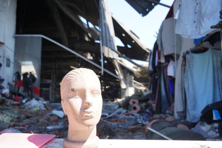 Во время разбора завалов ТЦ в Кременчуге произошел оползень, пострадали двое спасателей, - ГСЧС 05