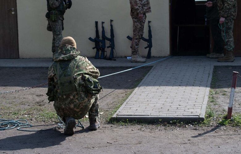 Канадські інструктори в Польщі навчають українських військових мінній безпеці 03