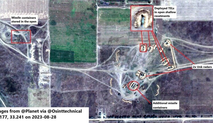 Позиція російської ППО С-400 "Тріумф", яку сьогодні було знищено поблизу окупованої Євпаторії. СУПУТНИКОВЕ ФОТО