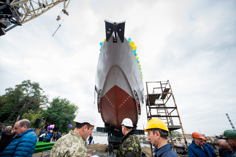 Кузня на Рибальському передала ВМС артилерійський броньований катер 01
