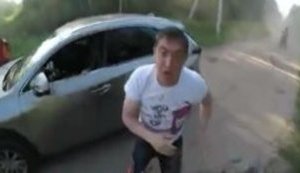 "Ти ох#їв, бл#дь?! Кого ти мудаком назвав?!", - учасник праймеріз "Єдиної Росії" влаштував у Підмосков'ї бійку на дорозі. ВІДЕО