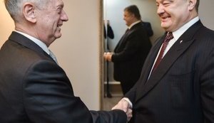Порошенко і Меттіс у Мюнхені обговорили подальше зміцнення обороноздатності України. ФОТО