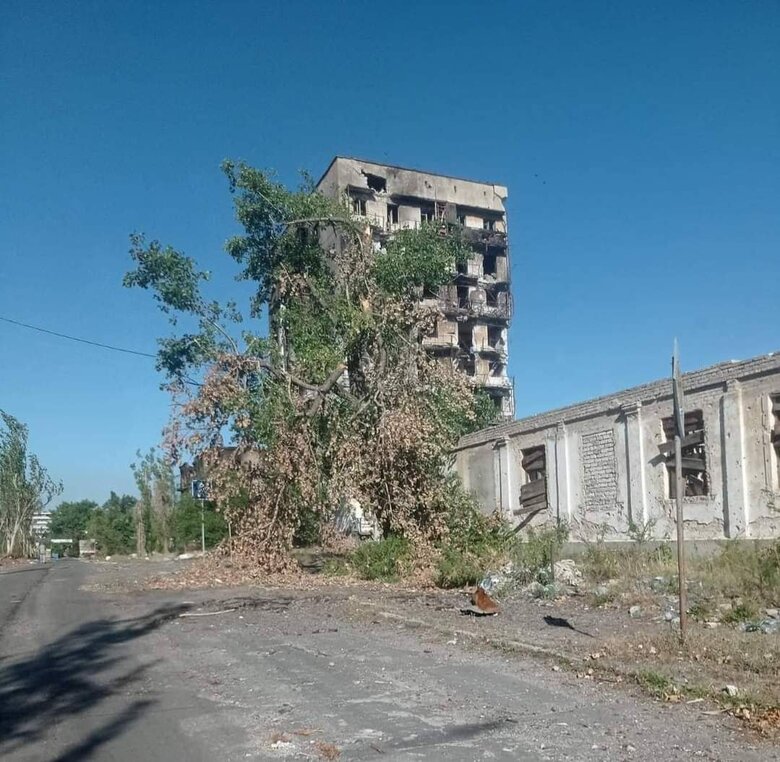 Росіяни закріплюються в районі Лисичанська, місто - у вогні, - Гайдай 04