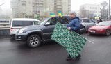 Близько 100 автомобілів "Автомайдану" їдуть до будинку Луценка, щоб подарувати "прапор корупціонерів". ФОТОрепортаж+ВІДЕО