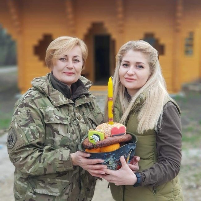 Московські найманці обстріляли нас, тому після обіду ми вже тримали в руках автомати: як українські воїни святкували Великдень на фронті 02