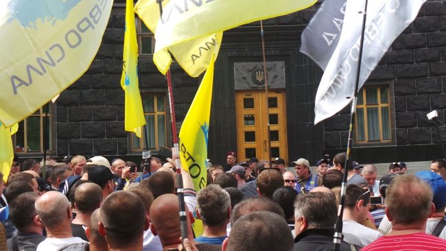 Car owners with EU license plates picket Verkhovna Rada 03