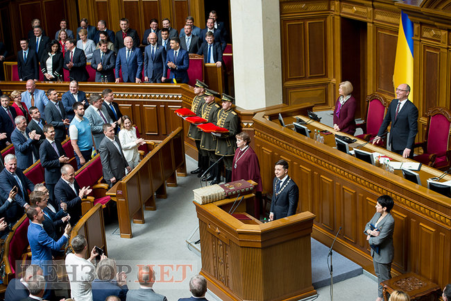 Зеленский с булавой, отвернувшийся Порошенко, Савченко в медалях, смеющиеся Луценко и Грицак, - инаугурация шестого Президента Украины Зеленского 34