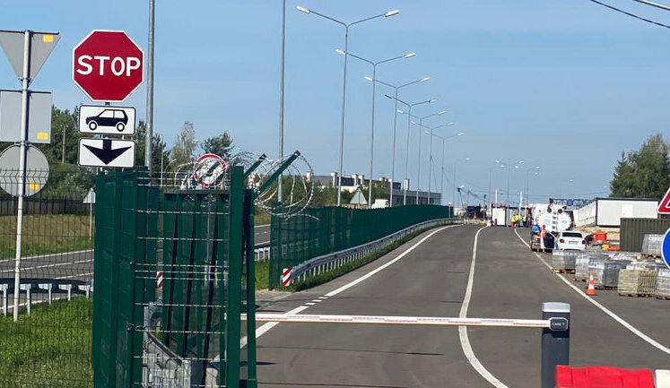 Великий пункт пропуску на кордоні з Польщею частково призупинив роботу через відсутність світла (оновлено)