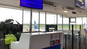 Крім Протасевича, з рейсу зняли його дівчину Сапегу. Також у Мінську залишилися ще 3 громадян РФ і 1 - Білорусі, - ЗМІ